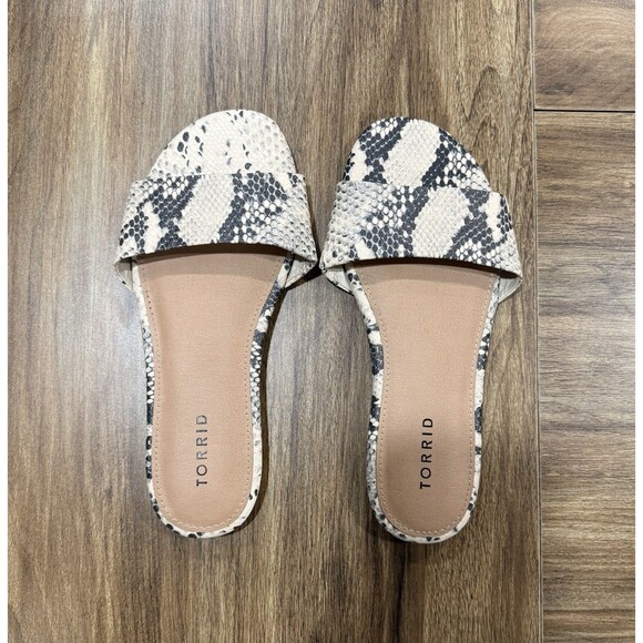 torrid Shoes - Torrid Women Sandal Size 8 Beige Faux Leather Open Toe Slip On Shoes Snakeprint